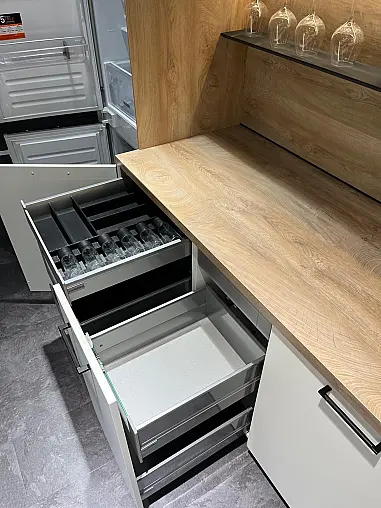 Exklusive Messeküche - Easytouch - Lacklaminat Weiß ultramatt