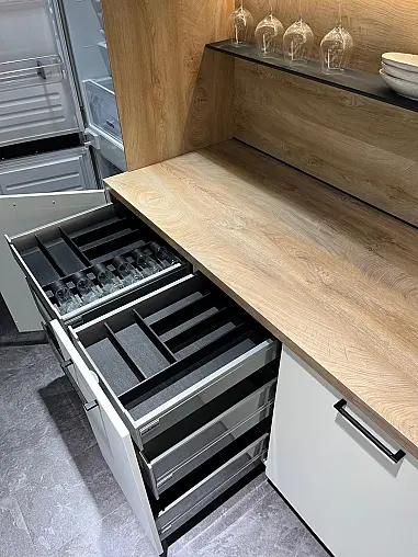 Exklusive Messeküche - Easytouch - Lacklaminat Weiß ultramatt