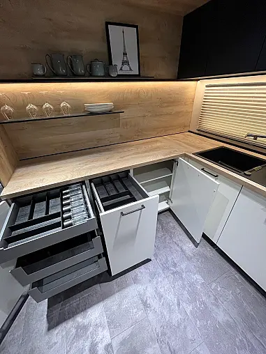 Exklusive Messeküche - Easytouch - Lacklaminat Weiß ultramatt