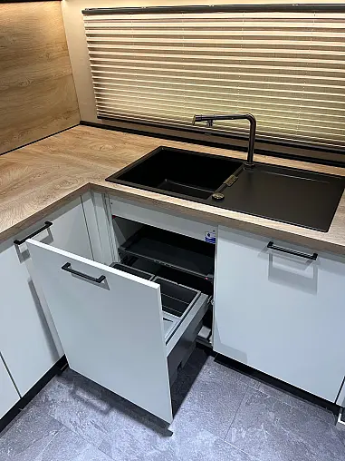 Exklusive Messeküche - Easytouch - Lacklaminat Weiß ultramatt