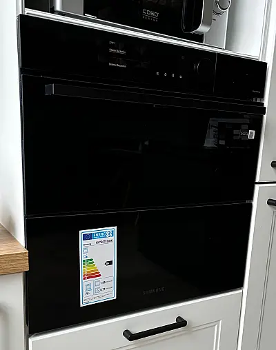 Dampfbackofen / Dampfgarfunktion / Steam-Funktion / Pyrolyse-Selbstreinigung / Backofen