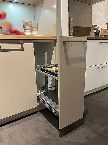 Küchenzeile mit viel Stauraum für kleine Wohnungen