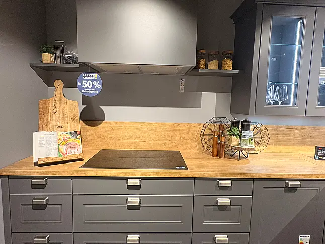 Landhausküche in Lack Quarzgrau Softmatt