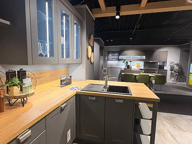 Landhausküche in Lack Quarzgrau Softmatt