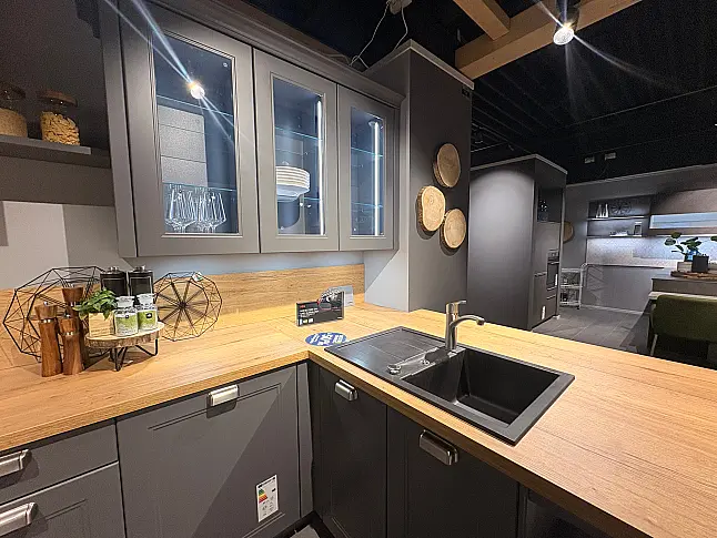 Landhausküche in Lack Quarzgrau Softmatt