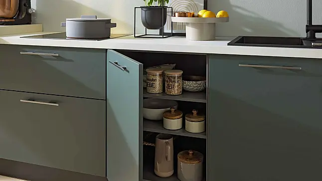 moderne Küche in Schwarzgrün und Marmoroptik
