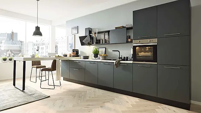 moderne Küche in Schwarzgrün und Marmoroptik