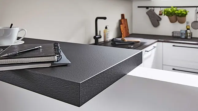 moderne Landhausküche mit AEG Einbaugeräten