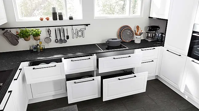 moderne Landhausküche mit AEG Einbaugeräten