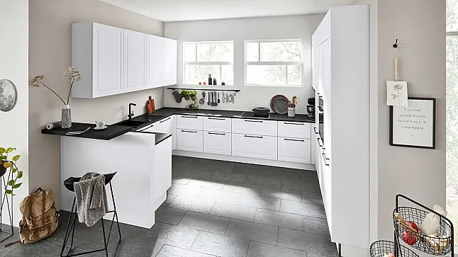 moderne Landhausküche mit AEG Einbaugeräten