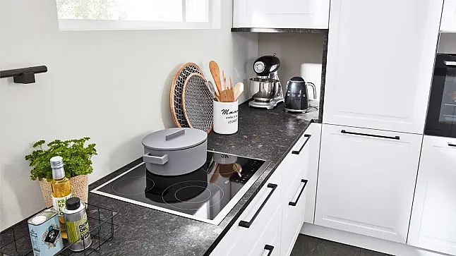 moderne Landhausküche mit AEG Einbaugeräten