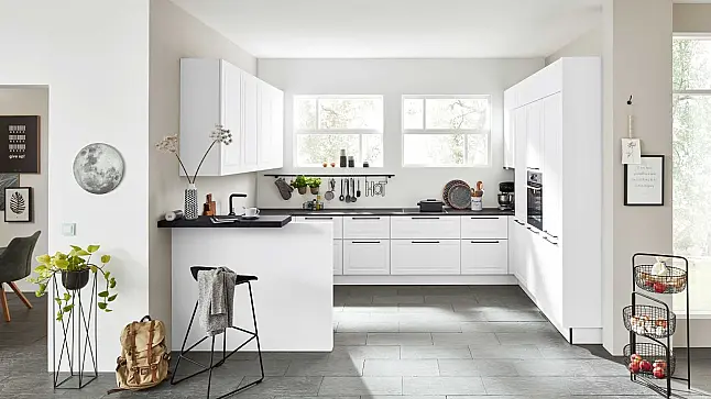 moderne Landhausküche mit AEG Einbaugeräten
