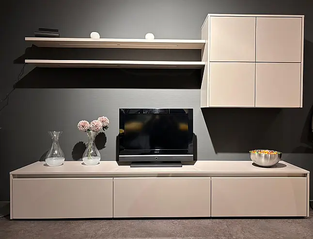 Elegante, zeitlose Wohnwand