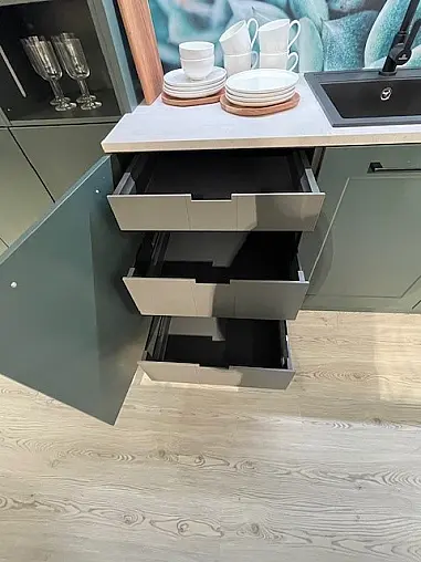 Moderne Küche mit Kochinsel  I  K040