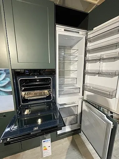 Moderne Küche mit Kochinsel  I  K040