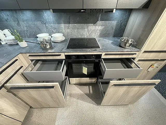 moderne und helle L-Küche / K067