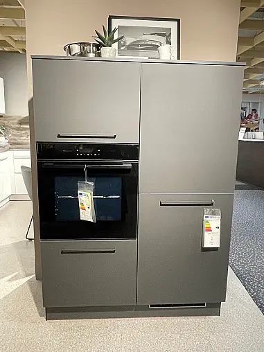 moderne L-Küche mit Halbhochschrank-Kombi