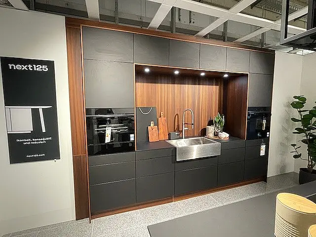 Trendige Küche mit Kochtisch  I  K033