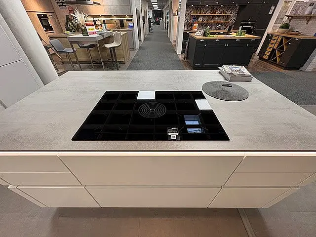 Kristallweiss hochglanz Lack 2 Zeilen mit Insel Modern