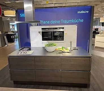 Hochwertige Inselküche