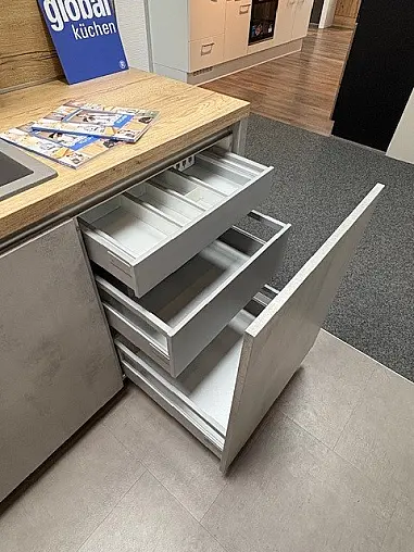 Moderne grifflose Inselküche mit allem was man braucht und vieles mehr...