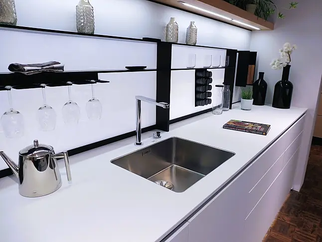 Designküche mit Kochtisch