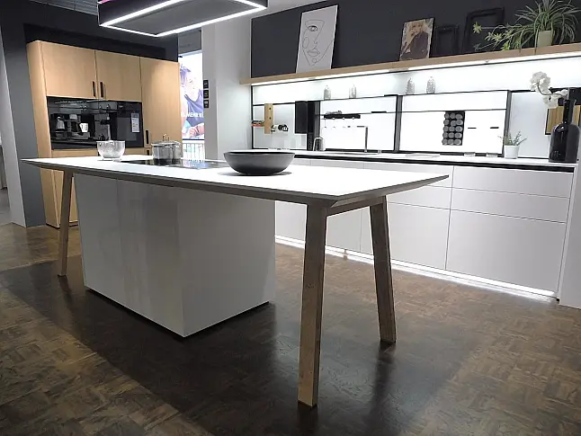 Designküche mit Kochtisch