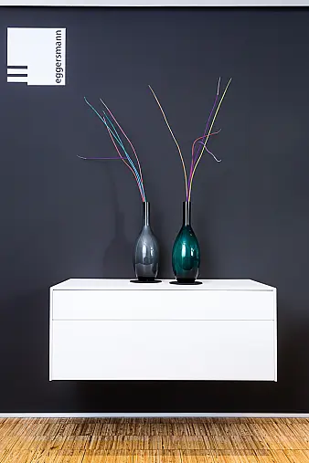 kleines Sidebord hängend mit Gehrungskanten von Eggersmann