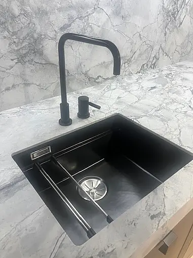 SieMatic Mondial SE 77SHF/88LS eiche hazel brown/lotusweiss matt