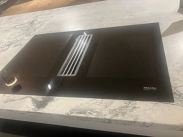SieMatic Mondial SE 77SHF/88LS eiche hazel brown/lotusweiss matt