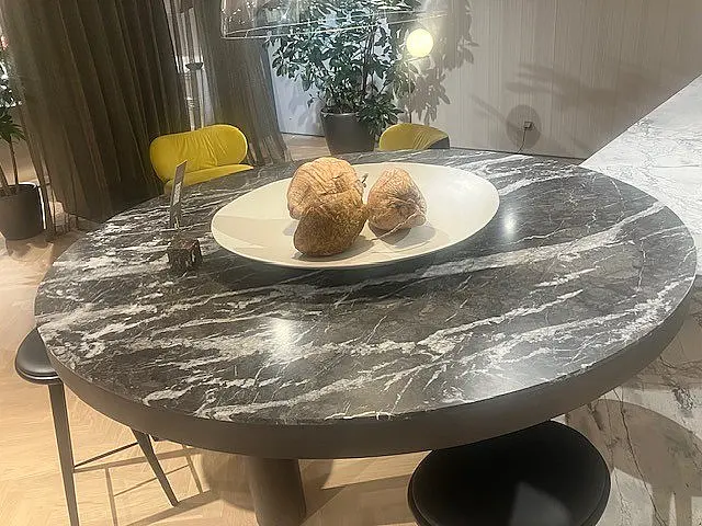 SieMatic Mondial SE 77SHF/88LS eiche hazel brown/lotusweiss matt
