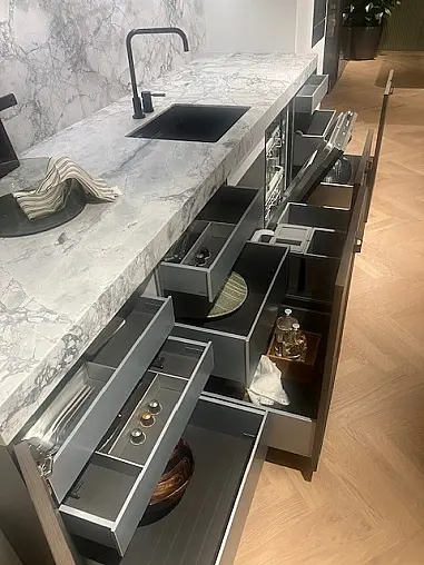 SieMatic Mondial SE 77SHF/88LS eiche hazel brown/lotusweiss matt