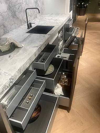 SieMatic Mondial SE 77SHF/88LS eiche hazel brown/lotusweiss matt