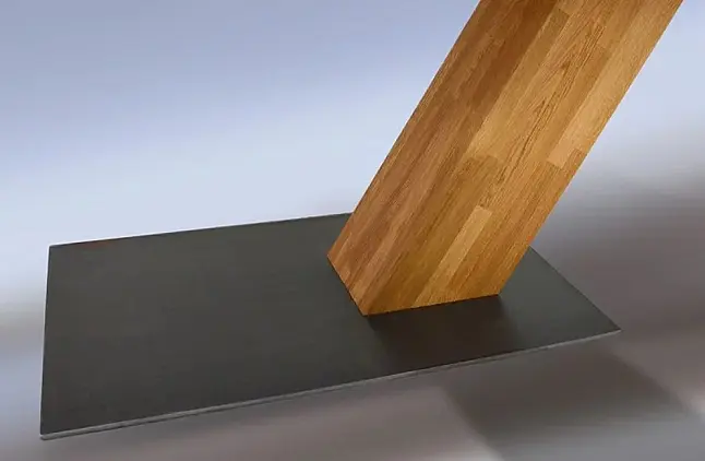 Massivholztisch Mono in keilgezinkter Ast-Eiche