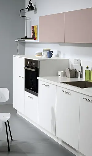 Kuche in Arcticweiß softmatt und Sahara softmatt Farbkombination