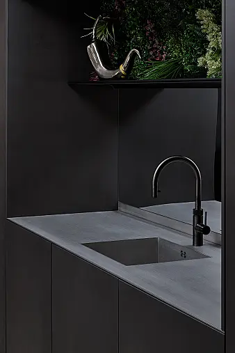 Designküche mit einzigartiger schwebenden Insel incl. massiver Edelstahl-Arbeitsplatte