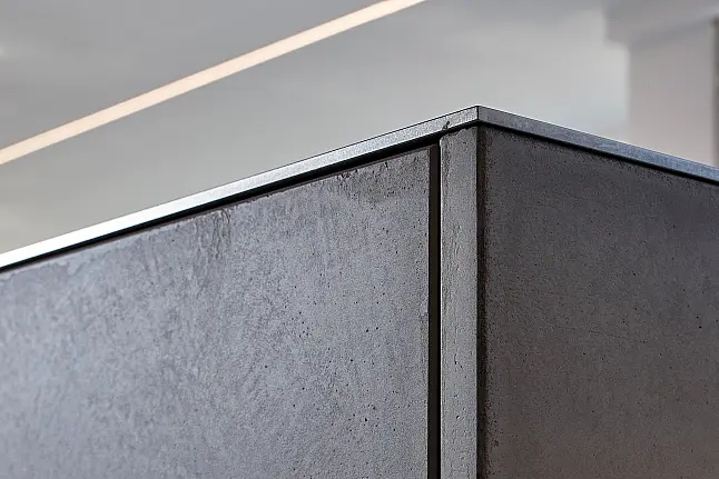 Designküche mit einzigartiger schwebenden Insel incl. massiver Edelstahl-Arbeitsplatte