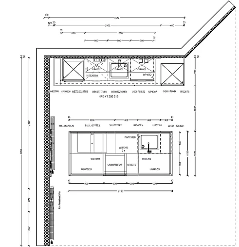 grifflose Architektur-Küche mit Pocket-Türen und Kochinsel