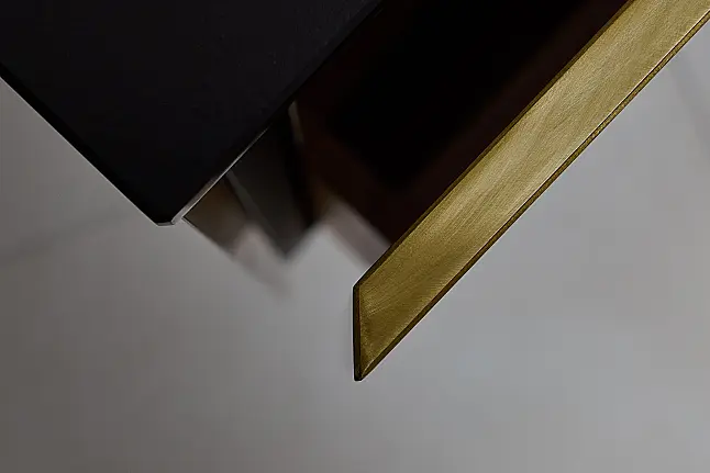 Desigernerküche mit schwebener Insel aus einigartigen Materialien