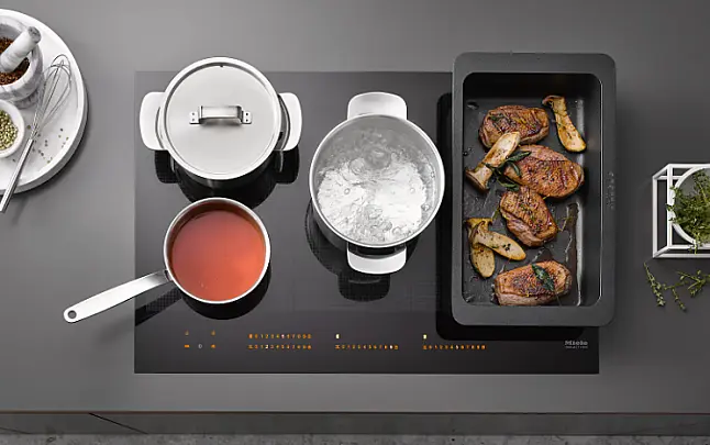 Modernes Induktionskochfeld mit PowerFlex