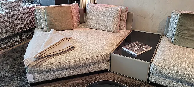 Leipzig_  Sofa mit Liegeelement + Tisch mit Kernleder