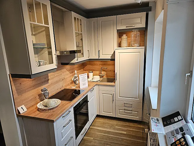kleine Landhausküche mit toller Ausstattung