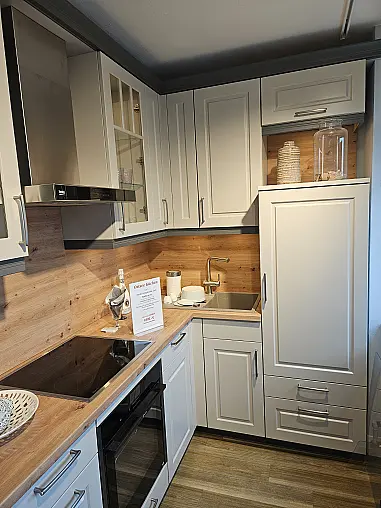 kleine Landhausküche mit toller Ausstattung