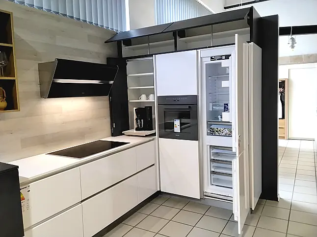 , grifflose Design-Küche, L-Form, weiß glänzend, Spülenbereich mit extra hoher Arbeitshöhe, einmaliger ! SPARPREIS !