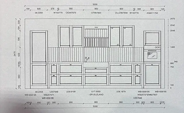 Landhausküche Esche massivholz Rahmenfront lackiert. Eiche massivholz Arbeitsplatte 6 cm stark und 75 cm tief .Die Unterschrankauszüge sind 71 cm tief. Villeroy&amp;Boch Keramik 90 cm breiter Spülstein.
