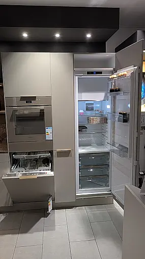 Moderne U-Küche in Steinbeige Schichtstoff