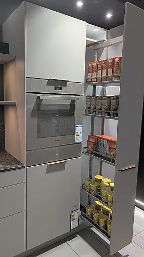 Moderne U-Küche in Steinbeige Schichtstoff