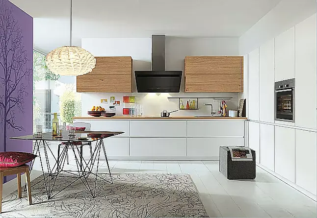 Moderne L-Küche in Weiß softmatt und Chalet Eiche Farbkombination