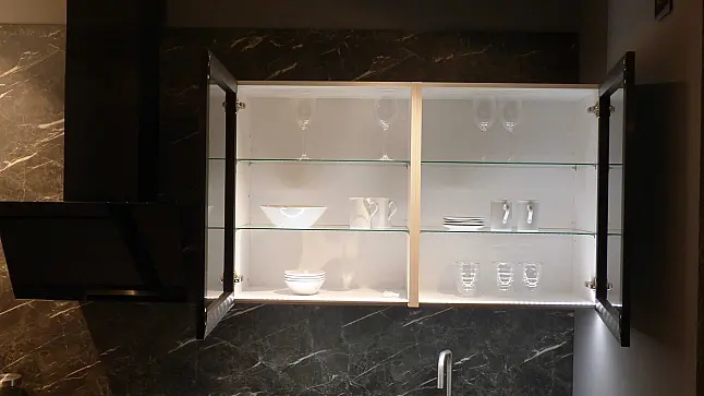 Küchenzeile in weiss komplett mit allen Geräten