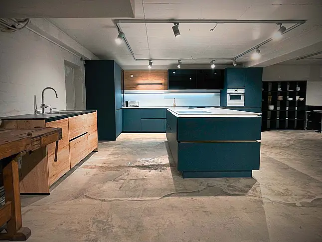 Große Nobilia Ausstellungsküche mit vielen Extras